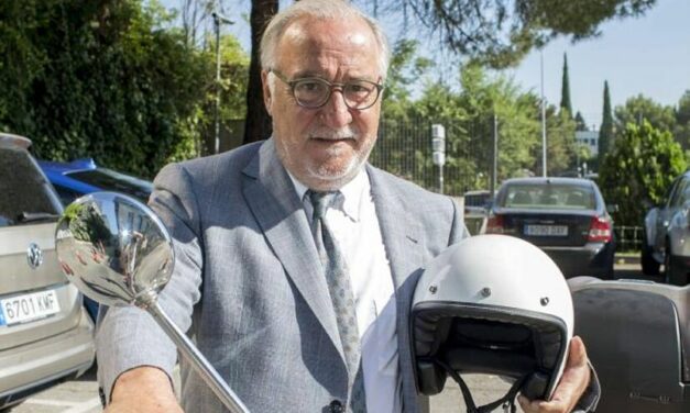 El director de la DGT, Pere Navarro, advierte de que este verano «habrá motos camufladas patrullando en las carreteras»