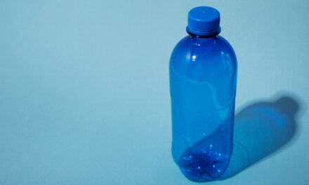 Los ecologistas piden regresar al sistema de devolución de los cascos ante la «falsedad» de los datos de reciclaje de botellas de plástico