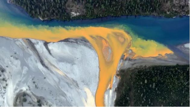 Por qué los ríos de Alaska se están volviendo de color naranja brillante