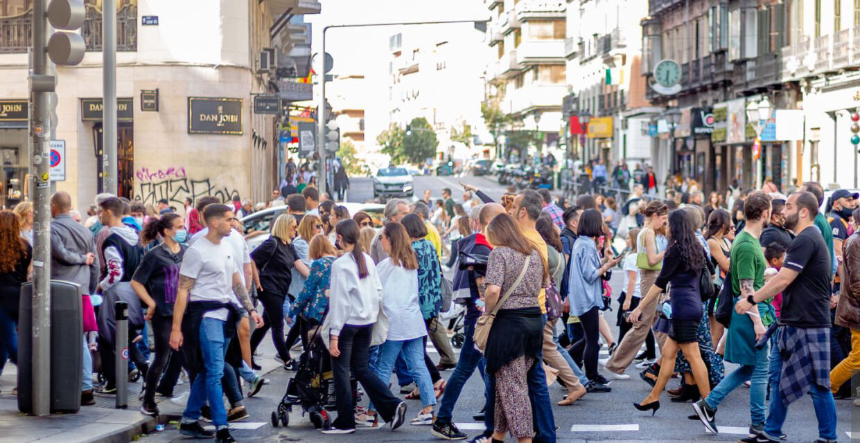 La población de España llega a los 48,6 millones: crece en 900 personas al día y bate récord gracias a la llegada de extranjeros