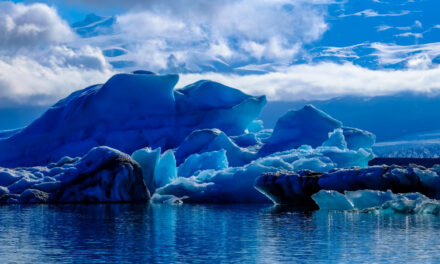 Las plataformas de hielo de la Antártida tienen el doble de agua de deshielo de lo esperado