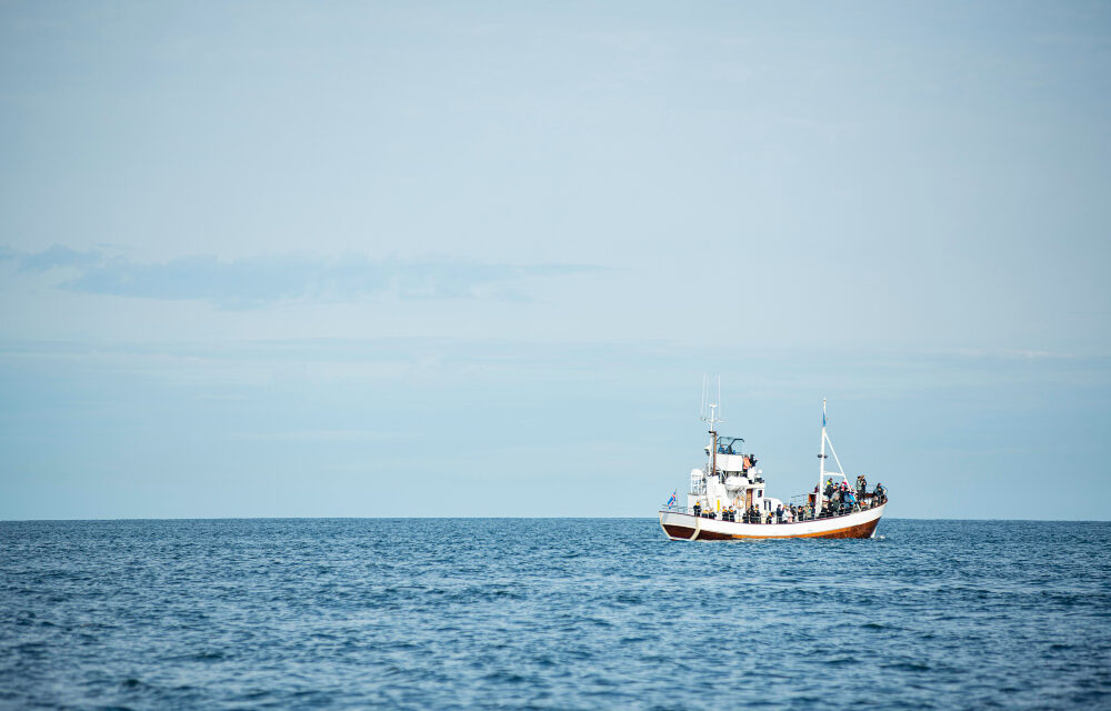 Continúa la búsqueda de los seis turistas desaparecidos al naufragar un velero en Italia