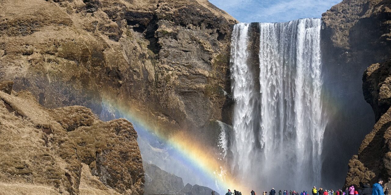 Un turista muerto y dos desaparecidos tras un derrumbe en una cueva de hielo en Islandia